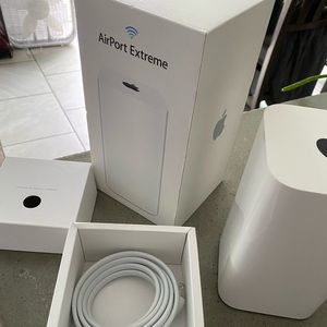Apple AirPort Extreme internet router